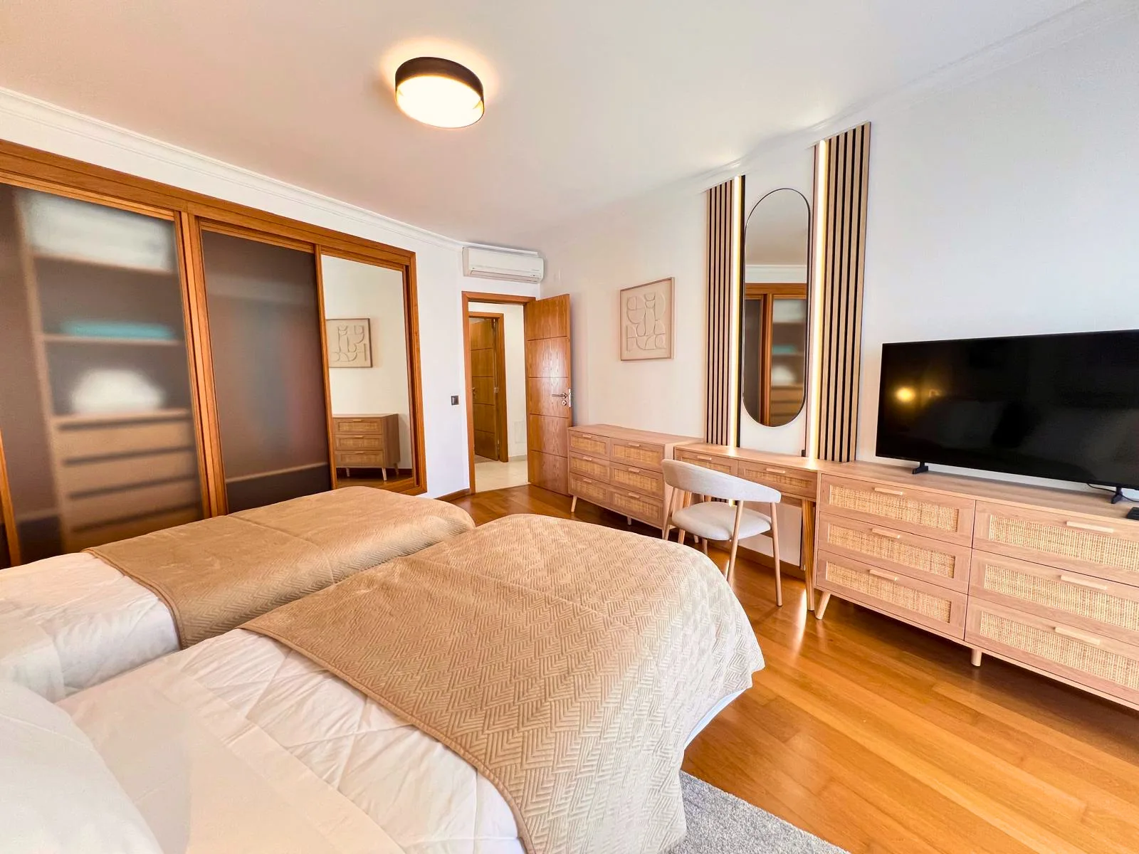 Timeless Beach IV — interior 30